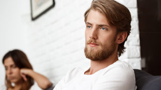 Petr (39): Až v karanténě vidím, jak se žena chová. Samé tajné hovory a zprávy