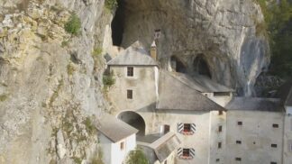 Skalní hrad Predjama, pevnost Carcassonne či maurský skvost Alhambra: Startuje unikátní televizní dokument