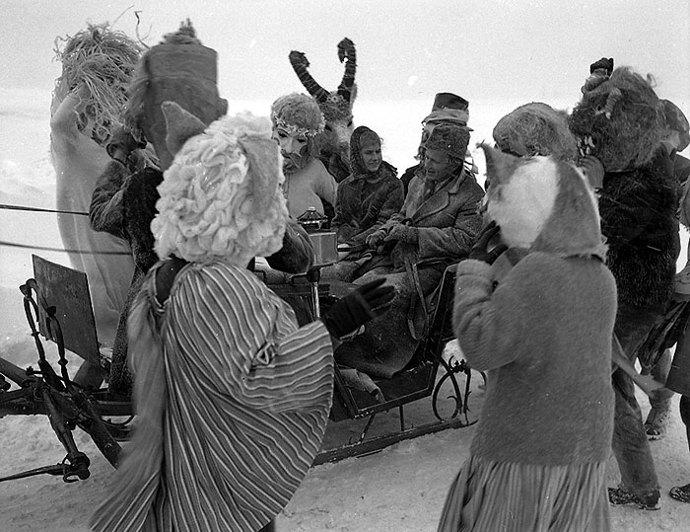 S obsazováním herců pomáhala Jasnému i Helena Růžičková jakožto další odbornice na horoskopy. 
