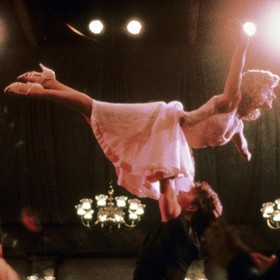 Film Hříšný tanec měl velmi nízký rozpočet. Počítalo se, že půjde rovnou do videopůjčoven. 