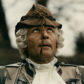 Čarovné dědictví: Pohádka o kouzelné čepici, která svému majiteli splní jakékoli přání.
