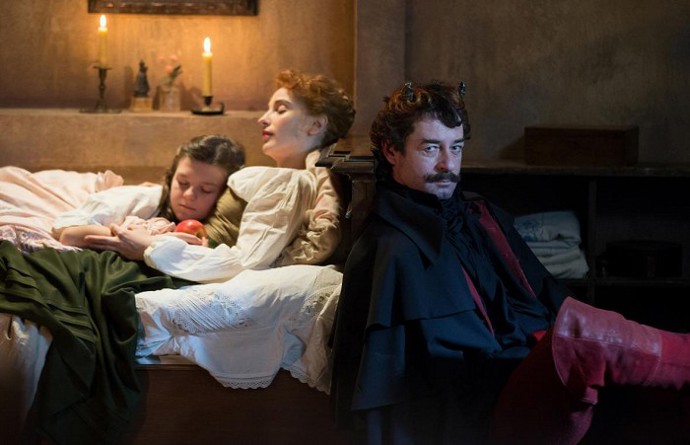 Anděl Páně 2: Anděl Petronel je přesvědčený, že by měl za svou práci dostávat víc. Toho využije čert Uriáš a začne ho pokoušet.
