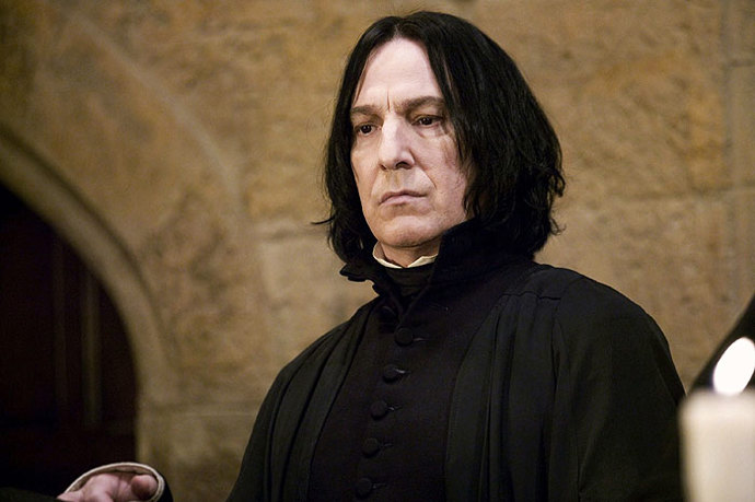 Ohnivý pohár byl prvním dílem potterovské ságy, který byl kvůli násilí a strašidelným scénám přístupný až od třinácti let.
