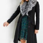 Kabát s límcem z umělé kožešiny, 1199 Kč.