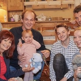 Franta Liška se stal otcem velmi mladý. Jeho Chris je dokonce starší než Lada, která se narodila jako nemanželská jeho otci Bedřichovi. 