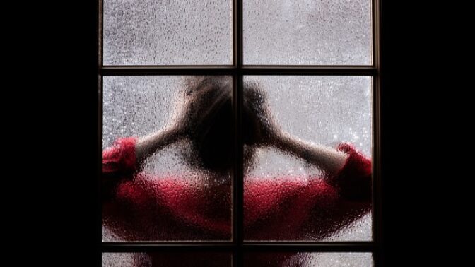 Valérie (38): Sousedka mě požádala, abych se jí postarala o byt. Zažívala jsem tam zvláštní věci