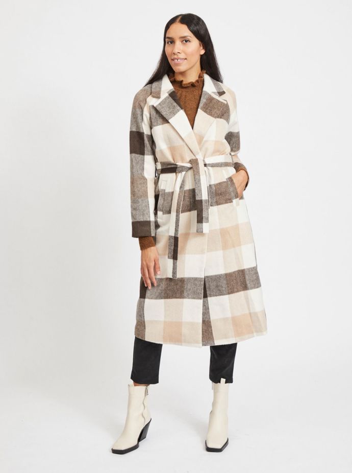 Béžový kostkovaný kabát Vila, 2649 Kč.