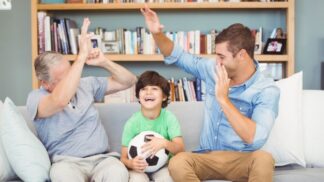 Mirek (57): Odmítám hlídat vnuka, protože vím, kdo je jeho skutečný táta. Doma mám dusno