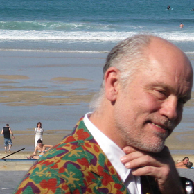 ...přišel o všechny životní úspory.
