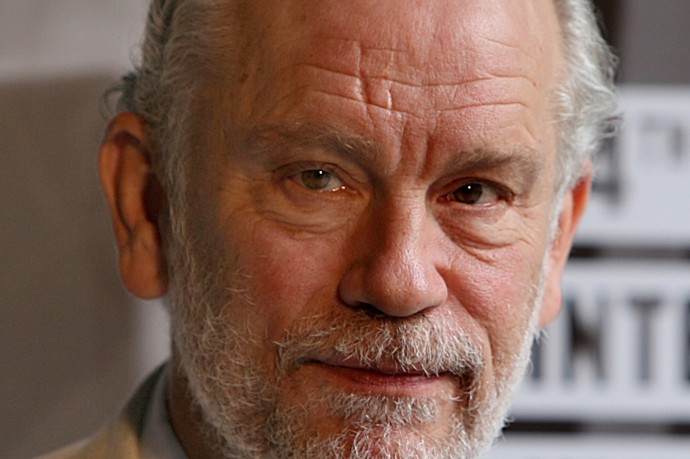 Před rokem jsme jej mohli vidět jako samotnou hlavu katolické církve v seriálu Nový papež.
