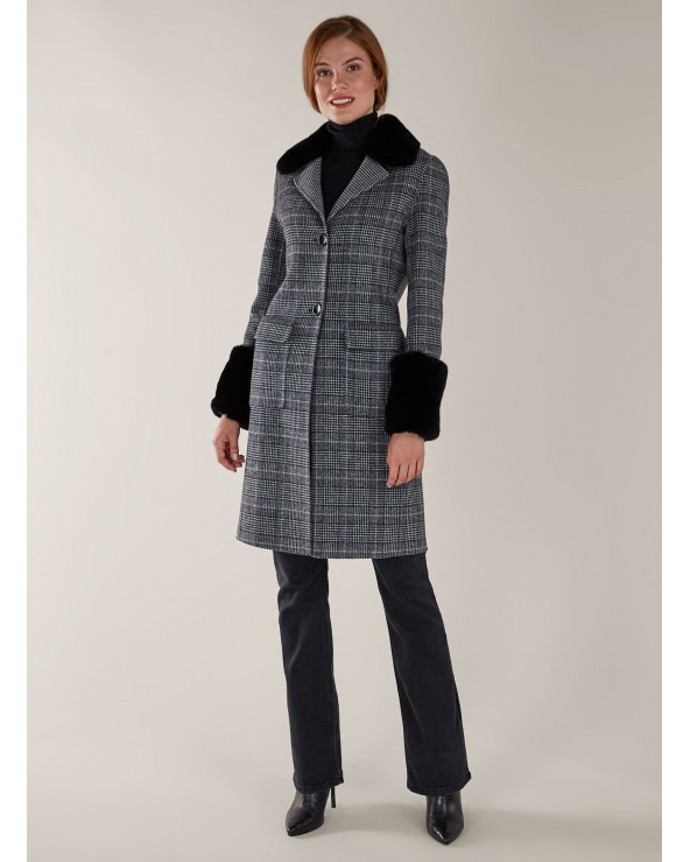 Károvaný vlněný kabát s kožešinou, 8490 Kč.