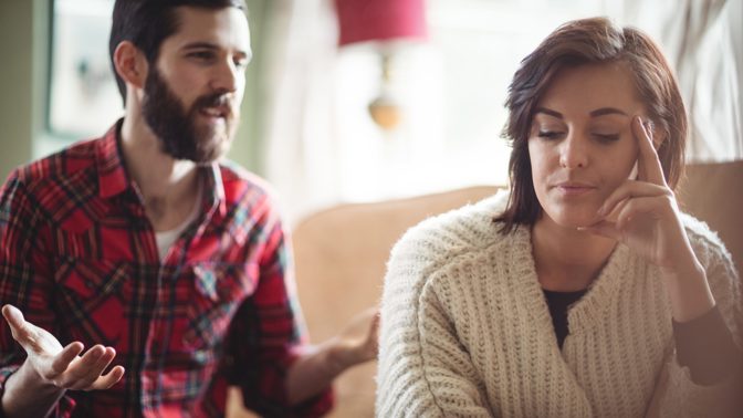 Pavel (45): Nesnáším Vánoce. Tchyně je u nás, manželka z ní šílí a do konce roku není klid
