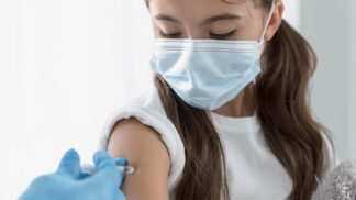 Očkování proti koronaviru: Jak dlouho vydrží imunita a další odpovědi na palčivé otázky