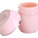 
Ochranný balzám na rty  Tender Care, 150 Kč.