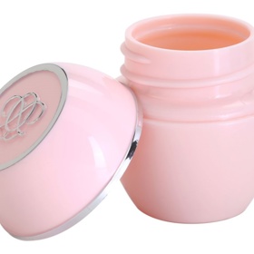 
Ochranný balzám na rty  Tender Care, 150 Kč.