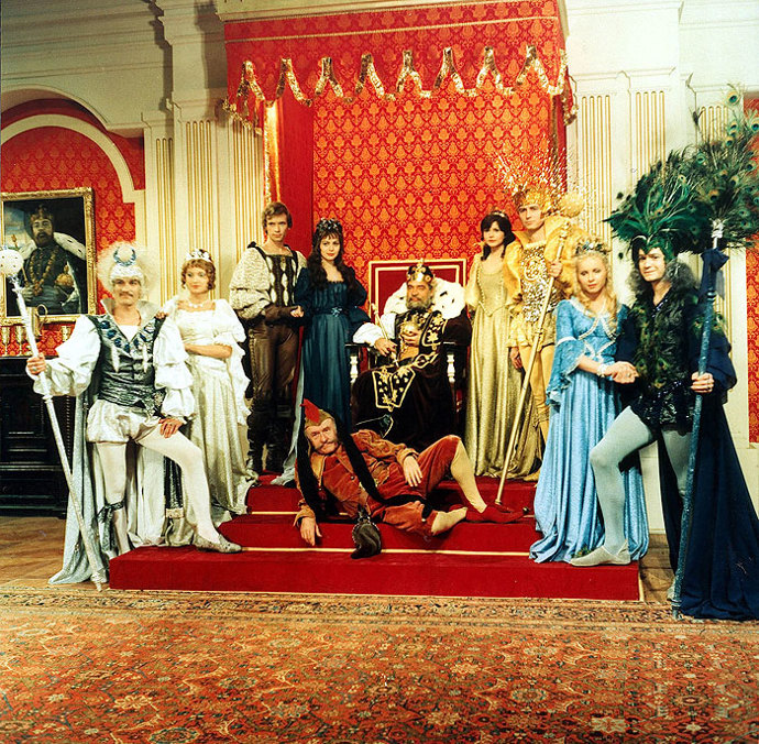 Slunečník měl korunu vyrobenou z dikobrazích bodlin.