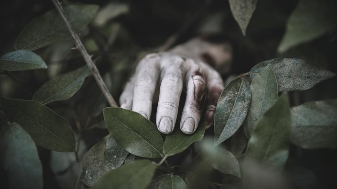 Ed Gein (27. 8.) útočil na ženy. Z jejich kůže a kostí vyráběl různé předměty.