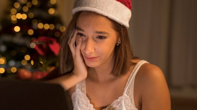 Diana (23): Přítel mi zkazil Vánoce. Místo na Popelku jsem musela koukat na dokument o letadlových lodích