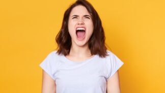 Barbora (23): Otec chce přijít na Vánoce s macechou k nám. Už teď mám zkažené svátky