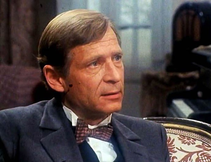 Smrt v kruhu: Jiří Kodet jako šarmantní elegán, inspektor Vrba.
