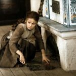 O kostýmy pohádky Tři oříšky pro Popelku se postaral výtvarník Theodor Pištěk. Vzpomínal na to, jak špatně se mu tehdy vybíraly látky. Na ty nejlepší měly totiž nárok jen manželky největších pohlavárů KSČ.