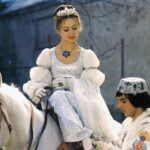 V hlavních rolích pohádky Tři oříšky pro Popelku se představili Libuše Šafránková jako Popelka a Pavel Trávníček jako princ. Trávníček byl ale předabován, namluvil ho Petr Svojtka.