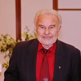 Luděk Munzar byl herec pevných zásad a s velkým charismatem, což dokázal proměnit v dokonale uvěřitelné herecké výkony v nespočtu divadelních i filmových rolích.