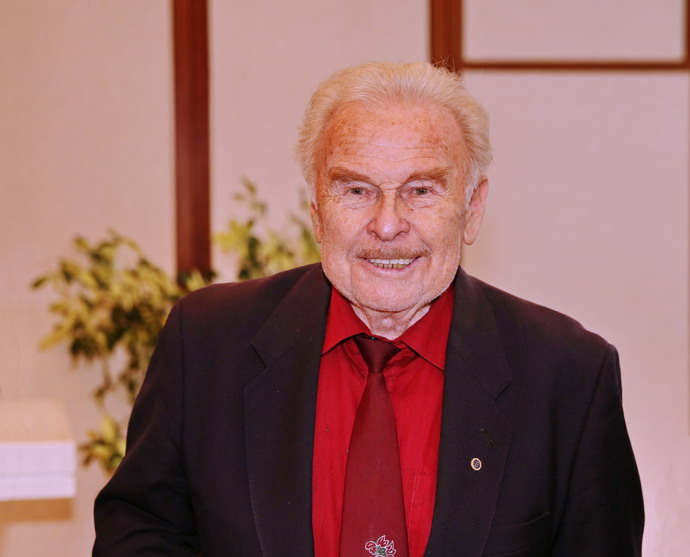 Luděk Munzar byl herec pevných zásad a s velkým charismatem, což dokázal proměnit v dokonale uvěřitelné herecké výkony v nespočtu divadelních i filmových rolích.