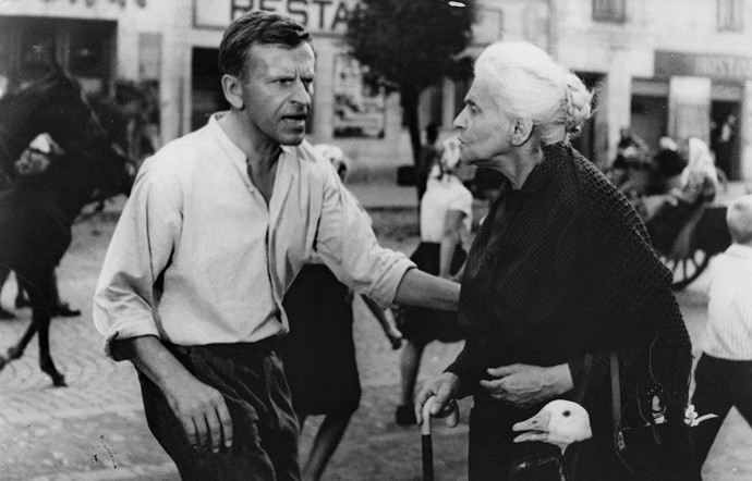 Ida Kaminská měla o své postavě jasnou představu – je to upravená dáma. Tvůrci ji však viděli jako zanedbanou stařenku. Herečka se kvůli tomu urazila a odjela do Polska. Naštěstí se ale dlouho nezlobila a vrátila se.