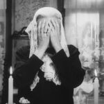 Snímek je velmi přesný v historických událostech. A to zejména ve scénách s odsunem Židů. Během jejich vyvolávání zazněla skutečná jména.