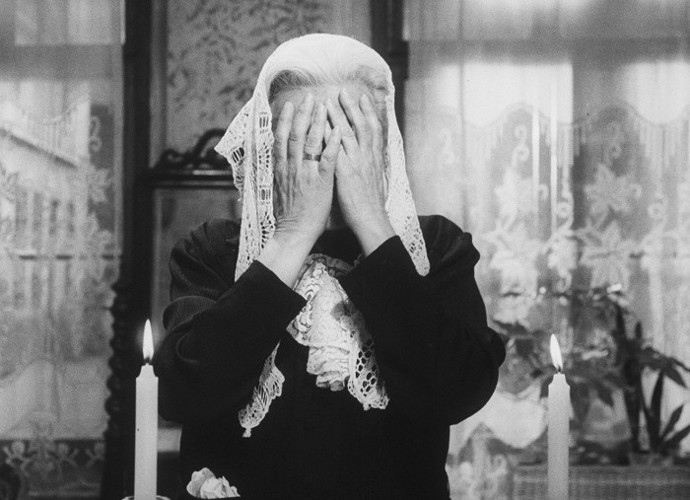 Snímek je velmi přesný v historických událostech. A to zejména ve scénách s odsunem Židů. Během jejich vyvolávání zazněla skutečná jména.