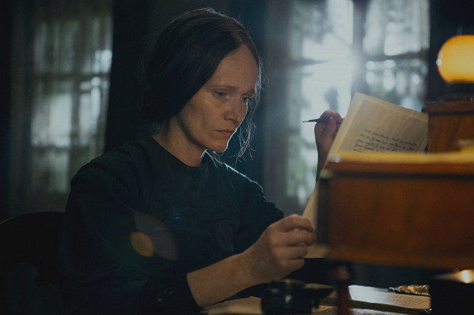 Herečka Aňa Geislerová začala kvůli korzetu trpět velkými bolestmi, a musela dokonce nastoupit na rehabilitaci.