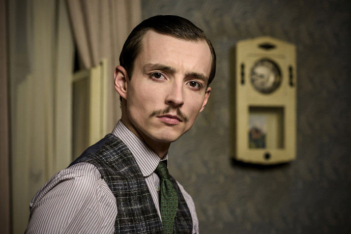 Benjamínka týmu policejního agenta Nováčka ztvárnil Denis Šafařík.
