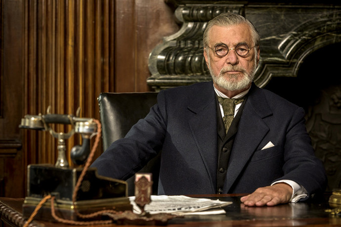 Jiří Bartoška propůjčil svou důstojnost roli policejního prezidenta.