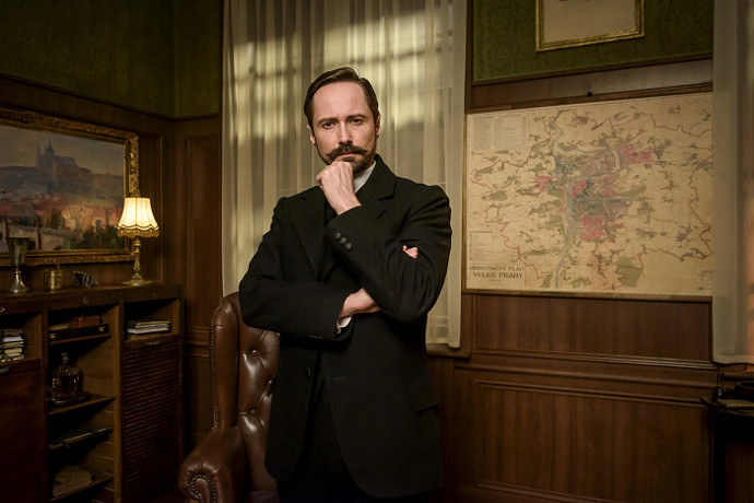 Vrchního inspektora Budíka si zahrál Jaroslav Plesl.
