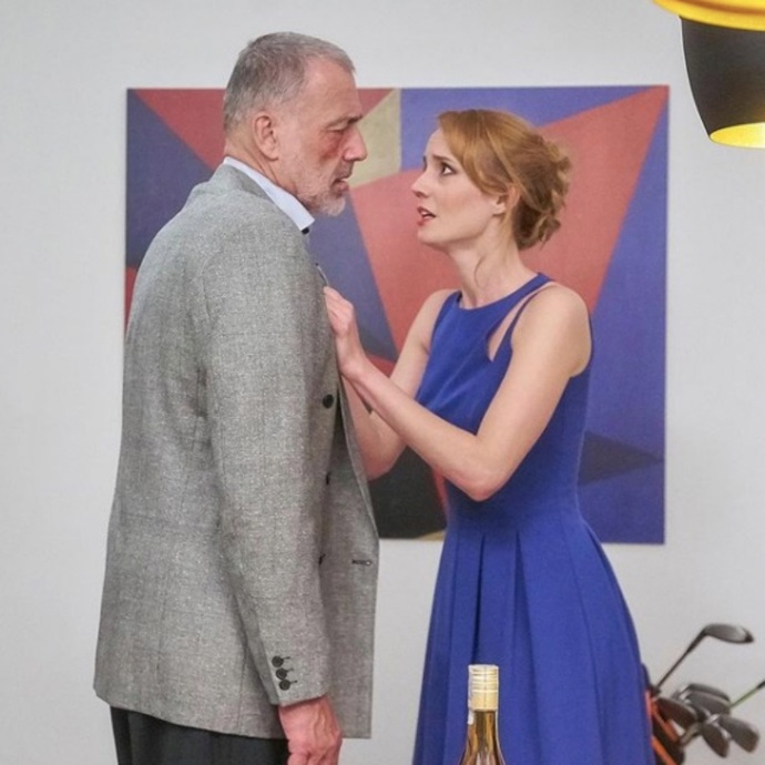 Ája se nepohodla s Radkem Mastným, a to vedlo k útoku, který ho málem stál život. Mastný ji vydíral, ale to není omluva. Za svůj čin bude souzena. Jak si chce zajistit mírnější trest? Jako vždy má Ája řešení...