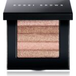 Na trhu jsou pudrové rozjasňovače, často jako paletky více odstínů.
