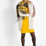 Pokud ne, zvolte žluté akcenty – třeba šaty...