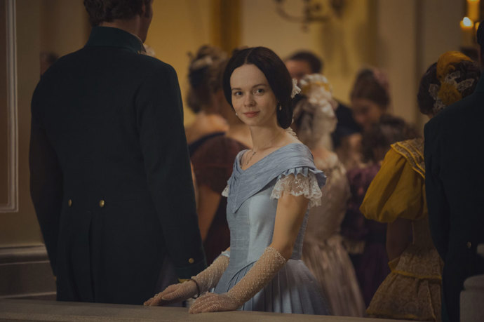 Tvůrci přistupovali ke kostýmům seriálu Božena s mimořádnou pečlivostí, aby dodrželi dobové standardy.