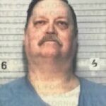 Udal se sám, neboť mu vadilo, že se o jeho činech nemluví v rádiu. Dostal doživotní trest bez možnosti propuštění.