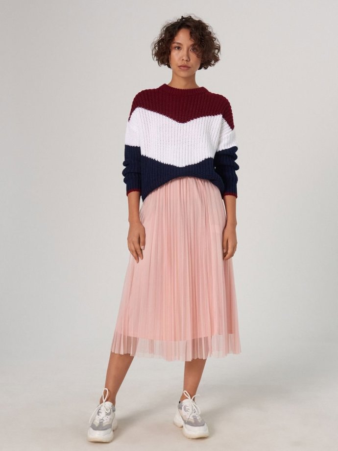 Midi sukni budete milovat, jedná se o opravdu univerzální a stylový kousek.