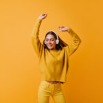 Žlutá je barvou slunce, která vám i vašemu okolí rozzáří den.