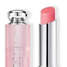 Zbarvené balzámy můžete využít i jako tvářenku, dodají pleti náležitou šťavnatost.