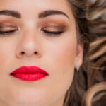 Pomocí highlighteru rozjasníte pleť, bude vypadat svěžeji a zdravěji.