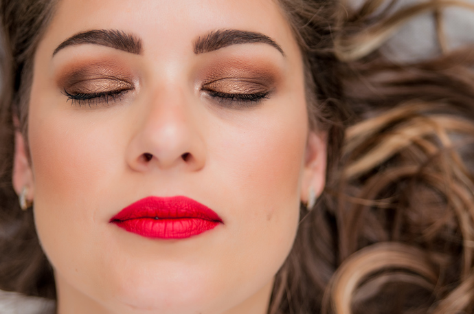 Pomocí highlighteru rozjasníte pleť, bude vypadat svěžeji a zdravěji.