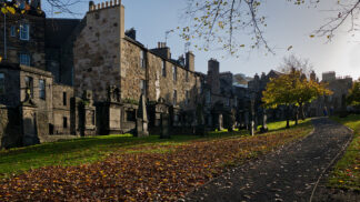 Greyfriars Kirkyard: Skotský hřbitov obývá duch, který láme kosti a dává pěstí do nosu