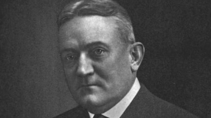 Henry Cotton věřil, že šílenství vzniká ze zánětů v těle, které lze vyléčit jen chirurgickými zákroky.