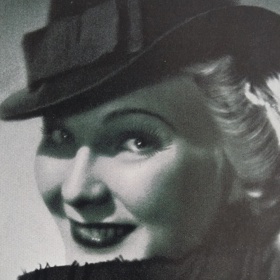 Jiřina Štěpničková patřila mezi nejkrásnější prvorepublikové herečky, a to nemohlo uniknout ani Hugu Haasovi.