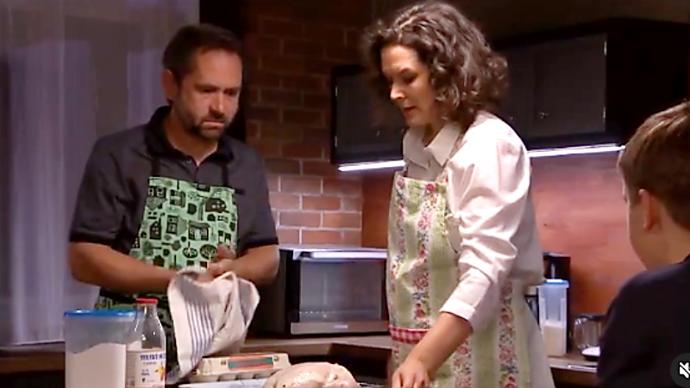 Vítek Klíma je opravdový otec rodiny. Nedělá mu problém ani pomoc v domácnosti.