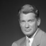 Je potřeba hledat jiný vzor pravého muže? I když jej ale ženy obdivovaly a nejedna by s ním ráda sdílela svůj život, herec měl v srdci svého přítele Jeana Cocteaua. Zajímavý může být i původ Jeana Maraise – gestapo vypátralo jeho stopu do Bohuslavic, kde se zajímali o jistého Jana Mareše...